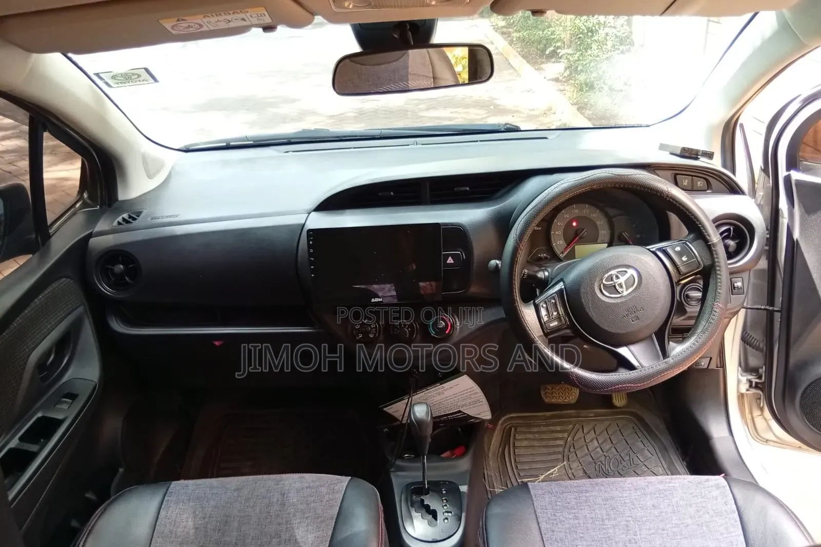 Toyota Vitz 2018 Silver
