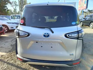 Toyota Sienta 2022 Gray