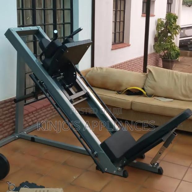 Body Solid Leg Press With a Hack Squat Machine