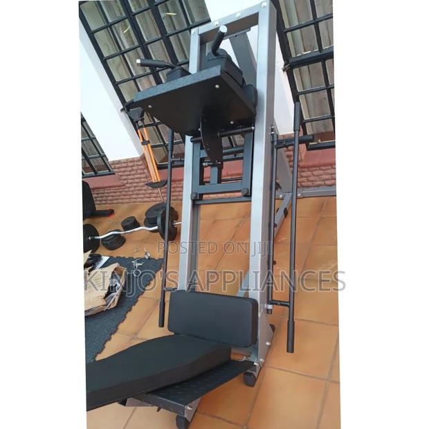 Body Solid Leg Press With a Hack Squat Machine