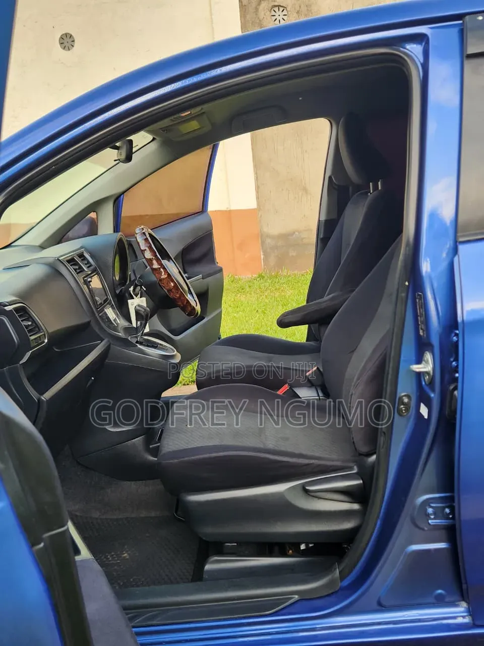 Subaru Trezia 2011 Blue