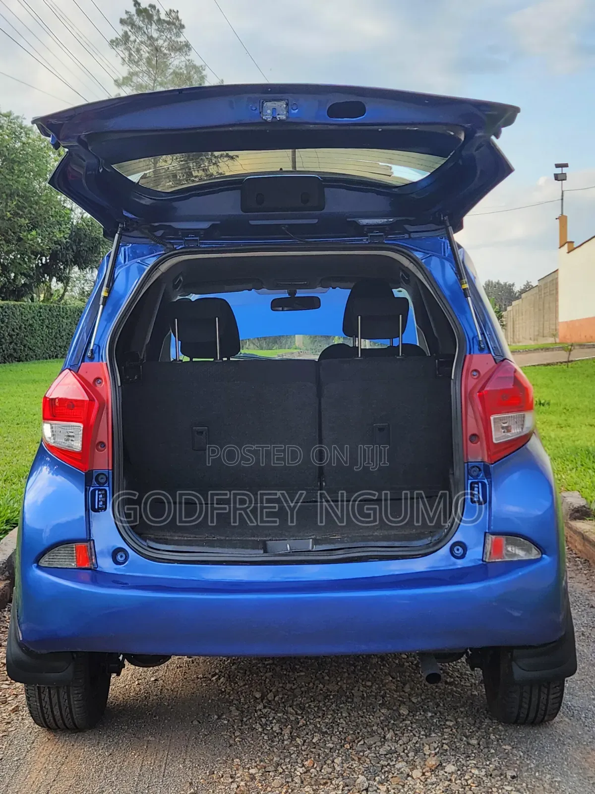 Subaru Trezia 2011 Blue