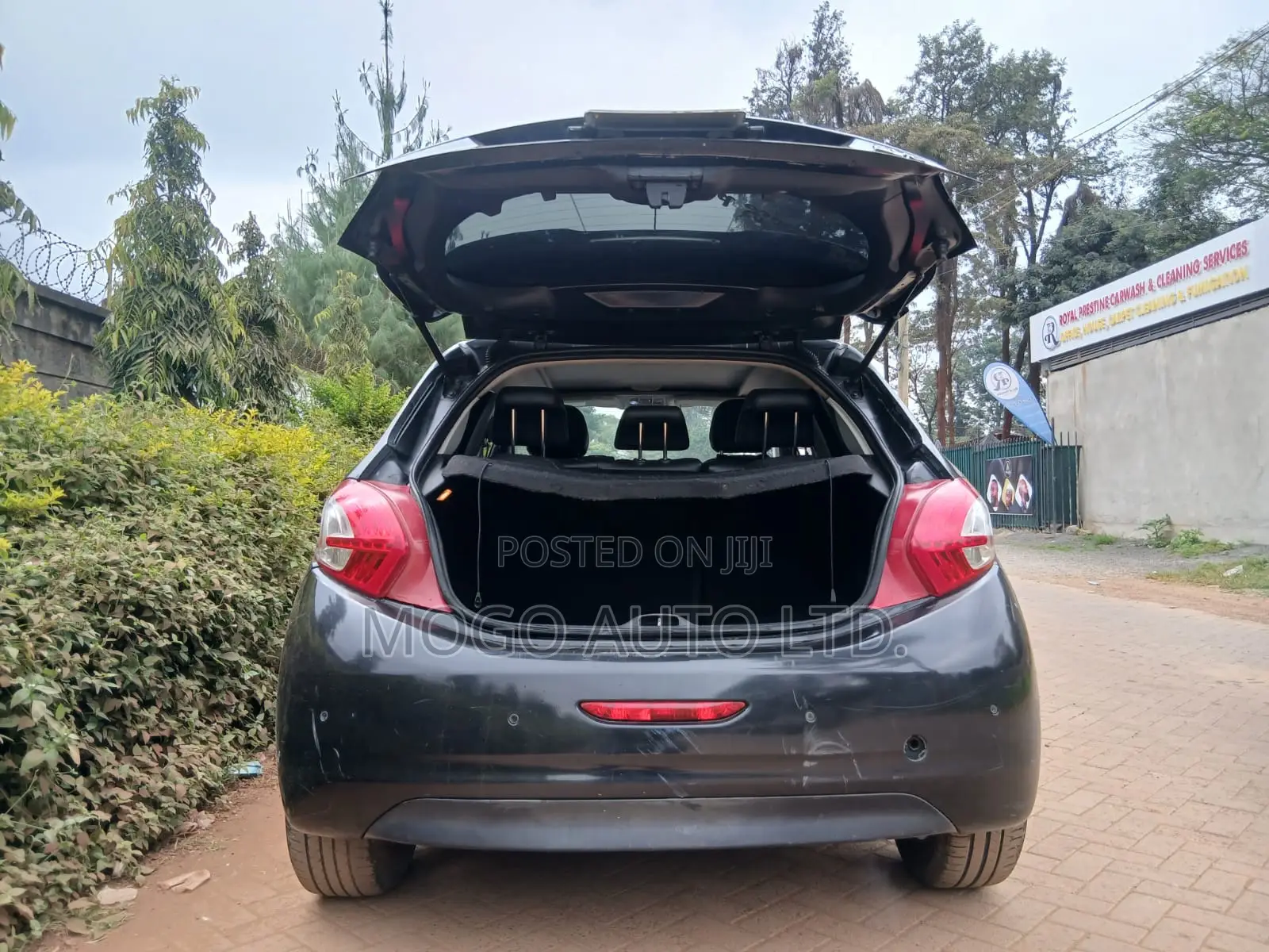 Peugeot 208 2014 Black