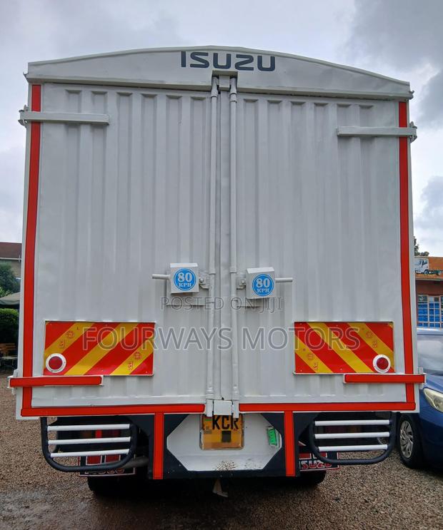 Isuzu NPR 2018 - thumbnail 3