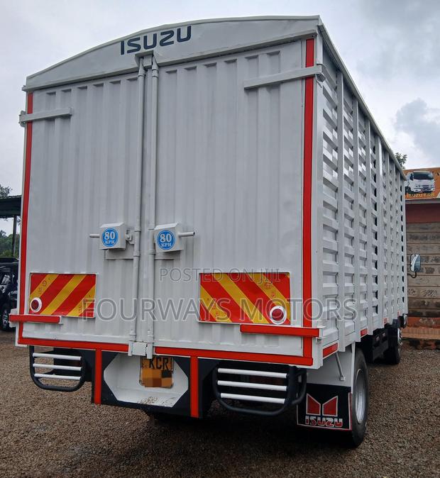 Isuzu NPR 2018 - thumbnail 4