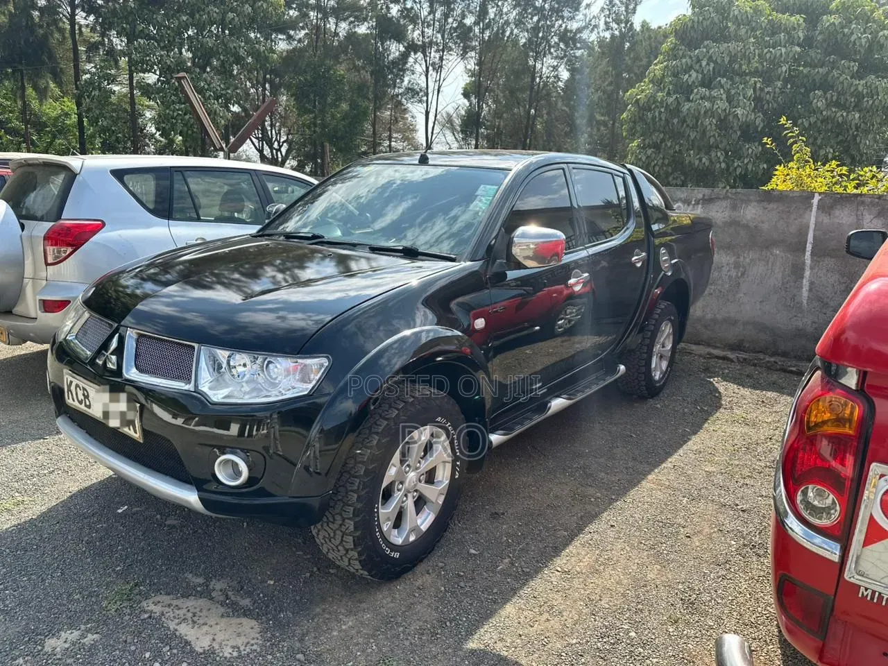Mitsubishi L200 2011 Black