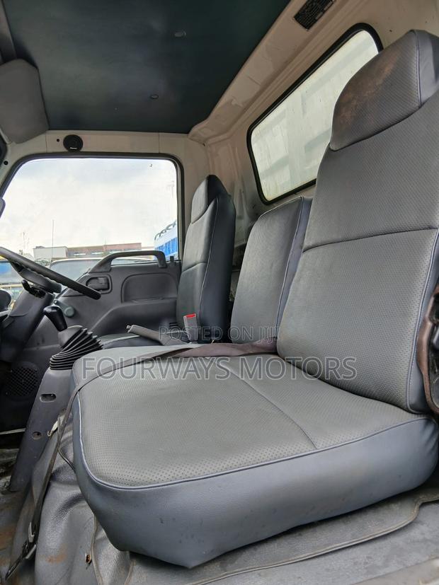 Isuzu NPR 2018 - thumbnail 8