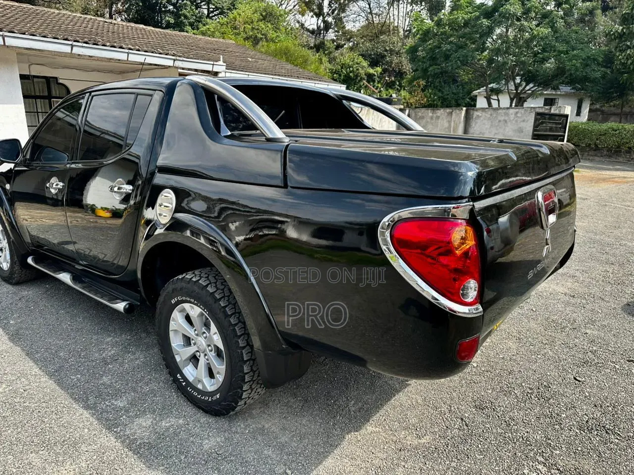 Mitsubishi L200 2011 Black