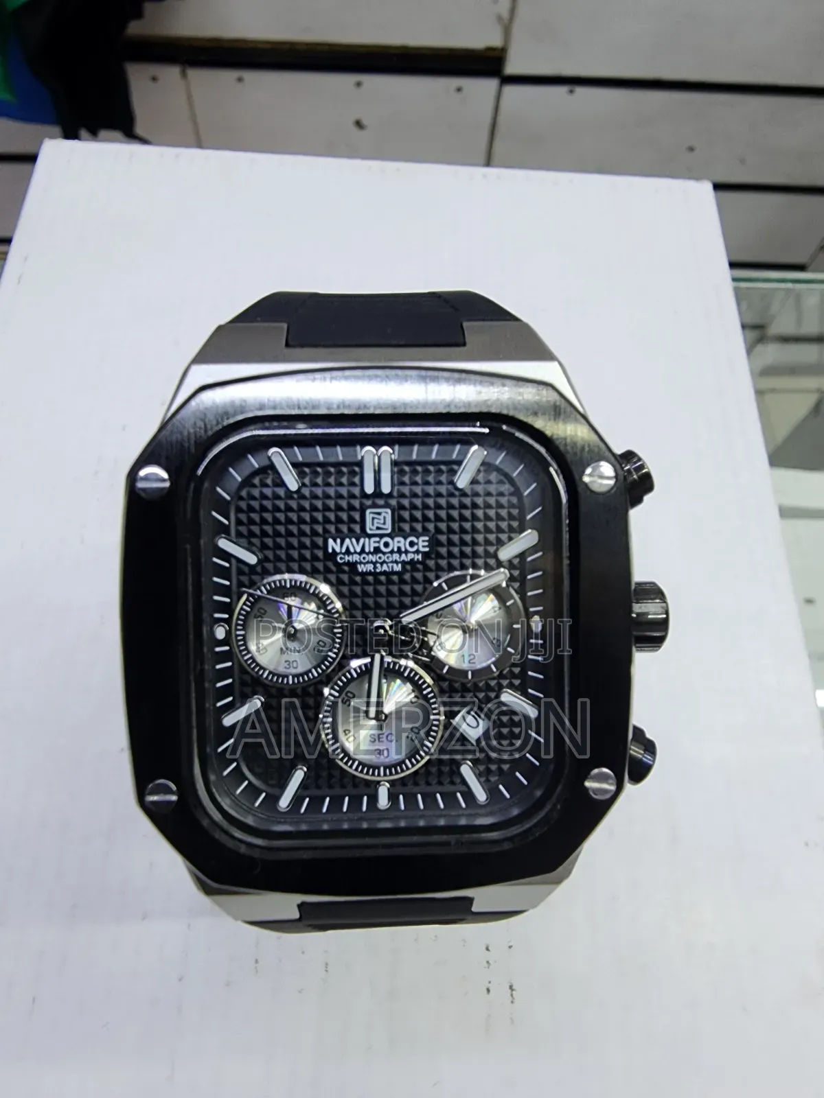 Naviforce Nf8037, a Luxury