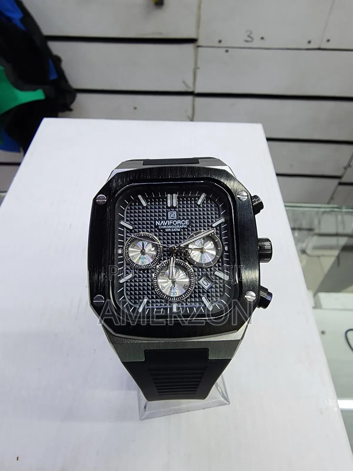 Naviforce Nf8037, a Luxury