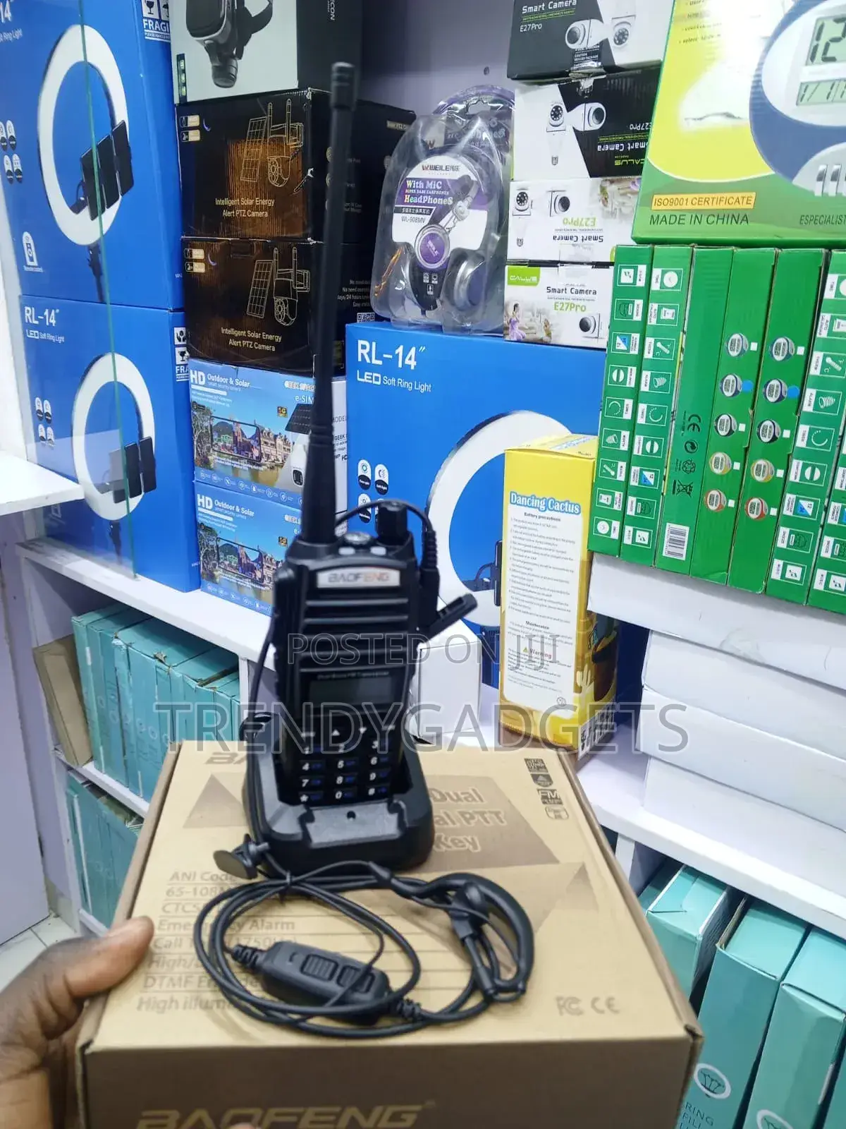 Baofeng Uv-82 Dual Band Walkie Talkie 5w Long Range Two-Way Radio |