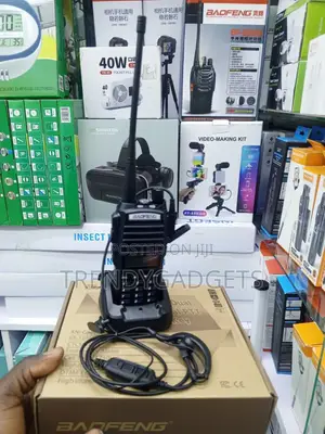 Baofeng Uv-82 Dual Band Walkie Talkie 5w Long Range Two-Way Radio |