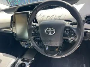 Toyota Prius 2019 White