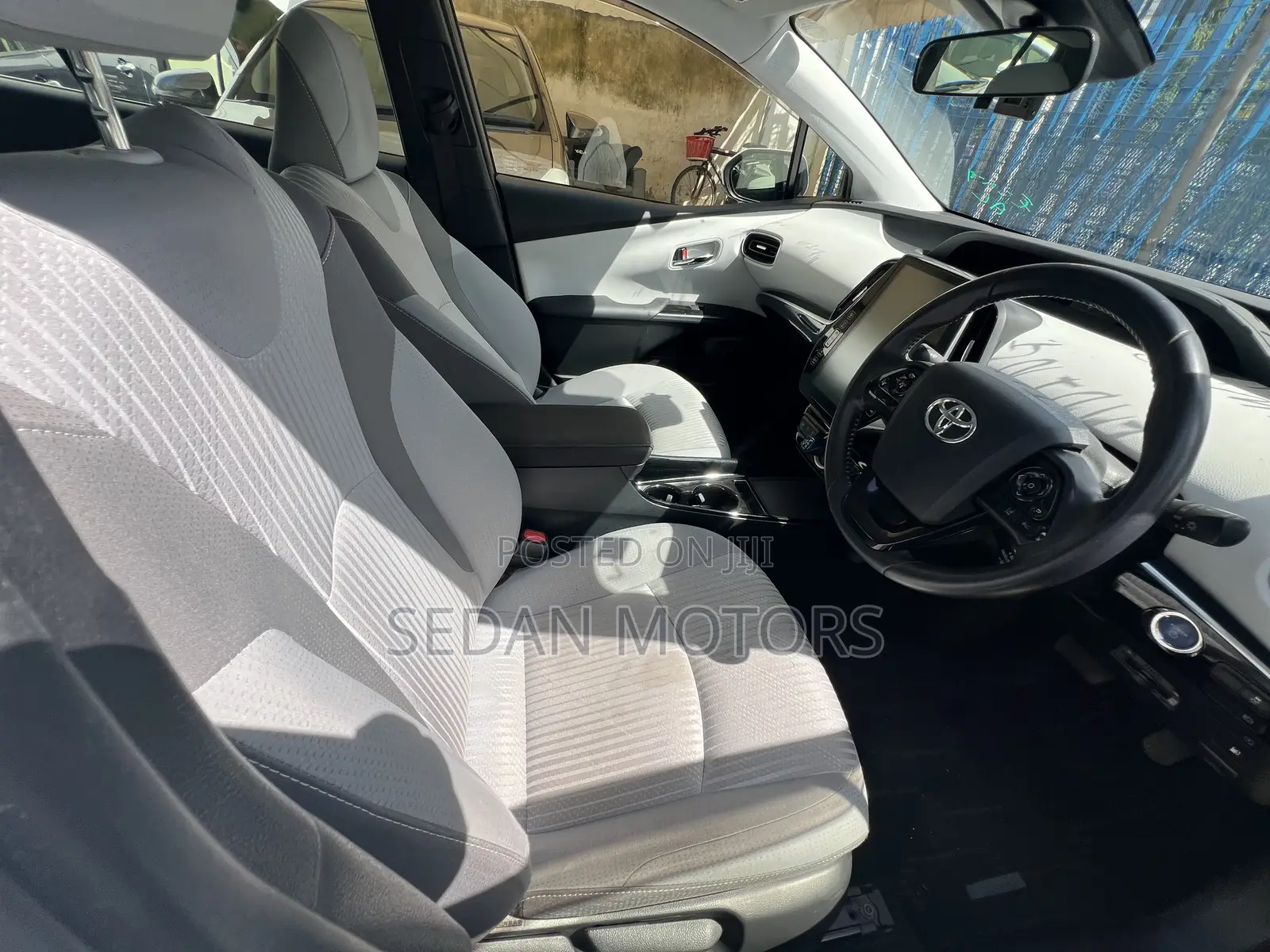 Toyota Prius 2019 White