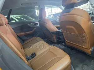 Audi Q8 3.0T Premium AWD quattro 2019 Gold