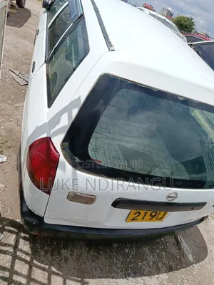 Nissan Advan 2004 White