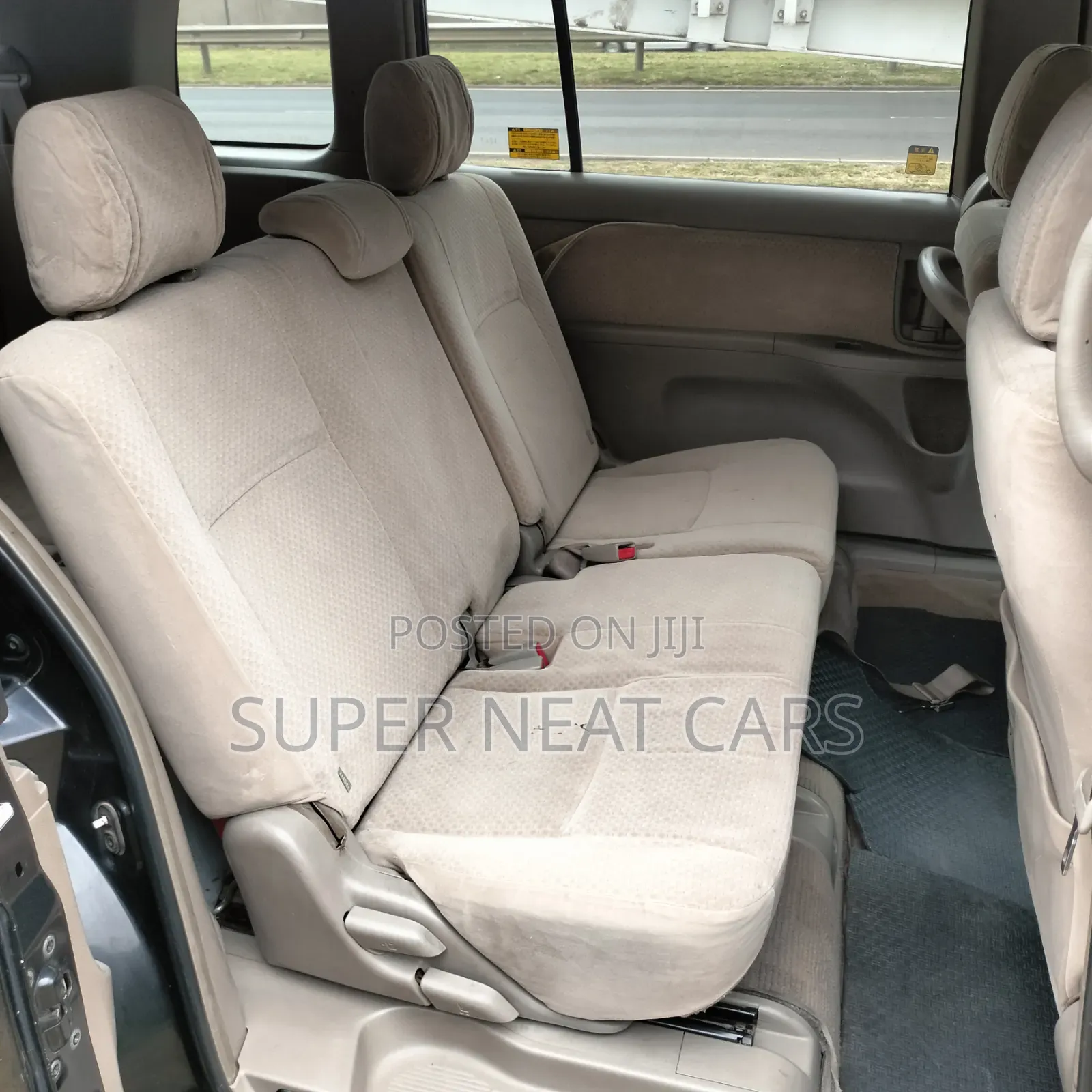 Toyota ISIS 2006 Black