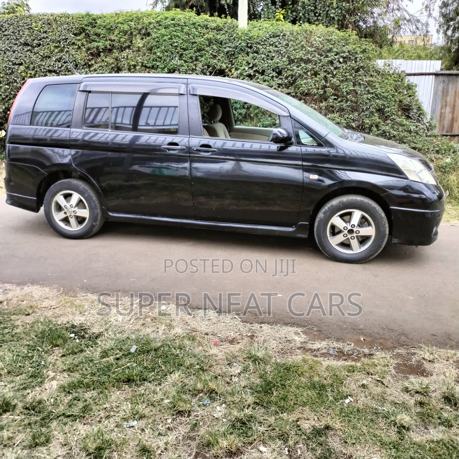 Toyota ISIS 2006 Black