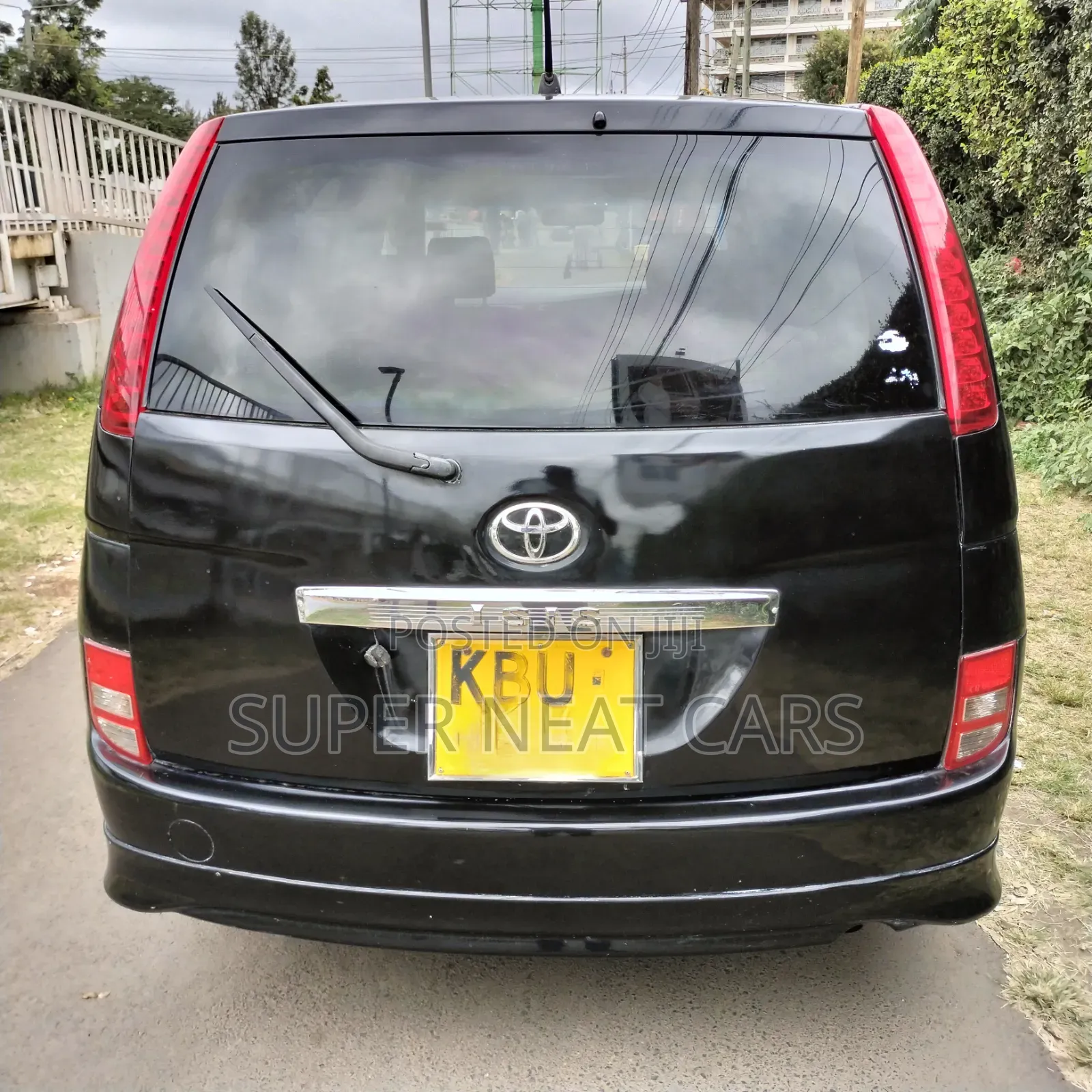 Toyota ISIS 2006 Black