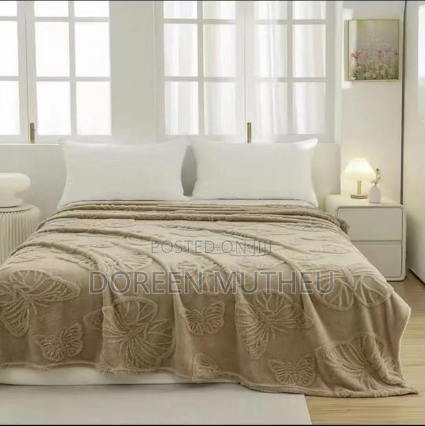 Flowered Theme Fleece Blanket - Soft Warm Cozy Blanket - thumbnail 2