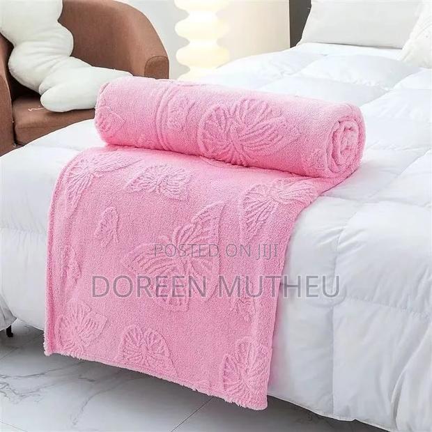 Flowered Theme Fleece Blanket - Soft Warm Cozy Blanket - thumbnail 3