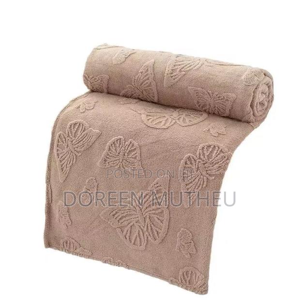 Flowered Theme Fleece Blanket - Soft Warm Cozy Blanket - thumbnail 5