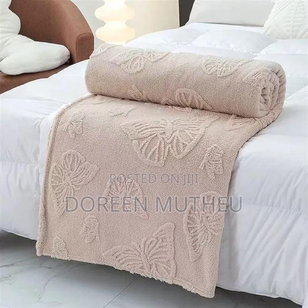 Flowered Theme Fleece Blanket - Soft Warm Cozy Blanket - thumbnail 7