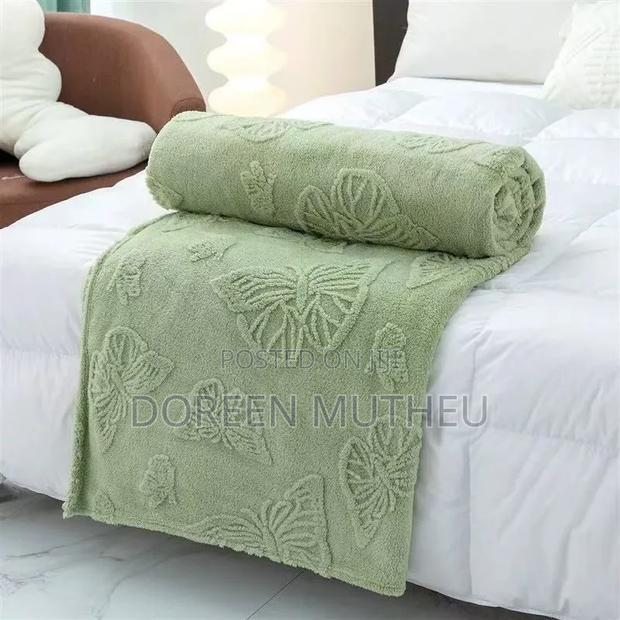 Flowered Theme Fleece Blanket - Soft Warm Cozy Blanket - thumbnail 9