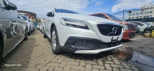 Volvo V40 2019 White