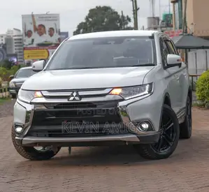 Mitsubishi Outlander 2018 White
