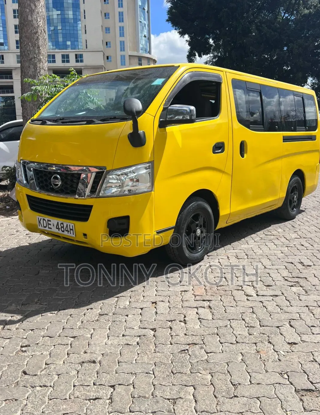 Nissan Caravan (Urvan) 2013 Yellow