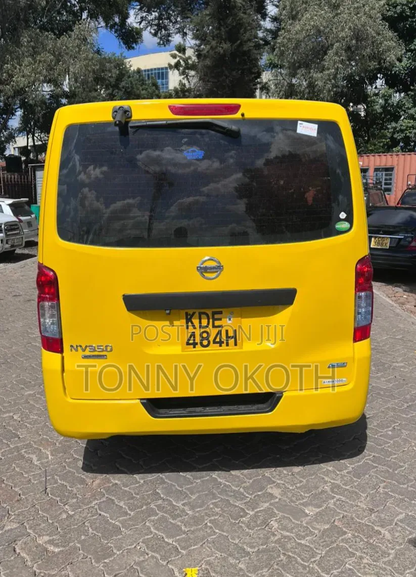 Nissan Caravan (Urvan) 2013 Yellow