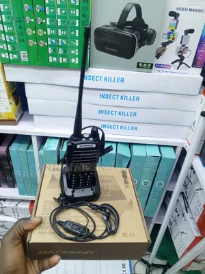 Baofeng Uv-82 Walkie Talkie With Earpiece and Battery