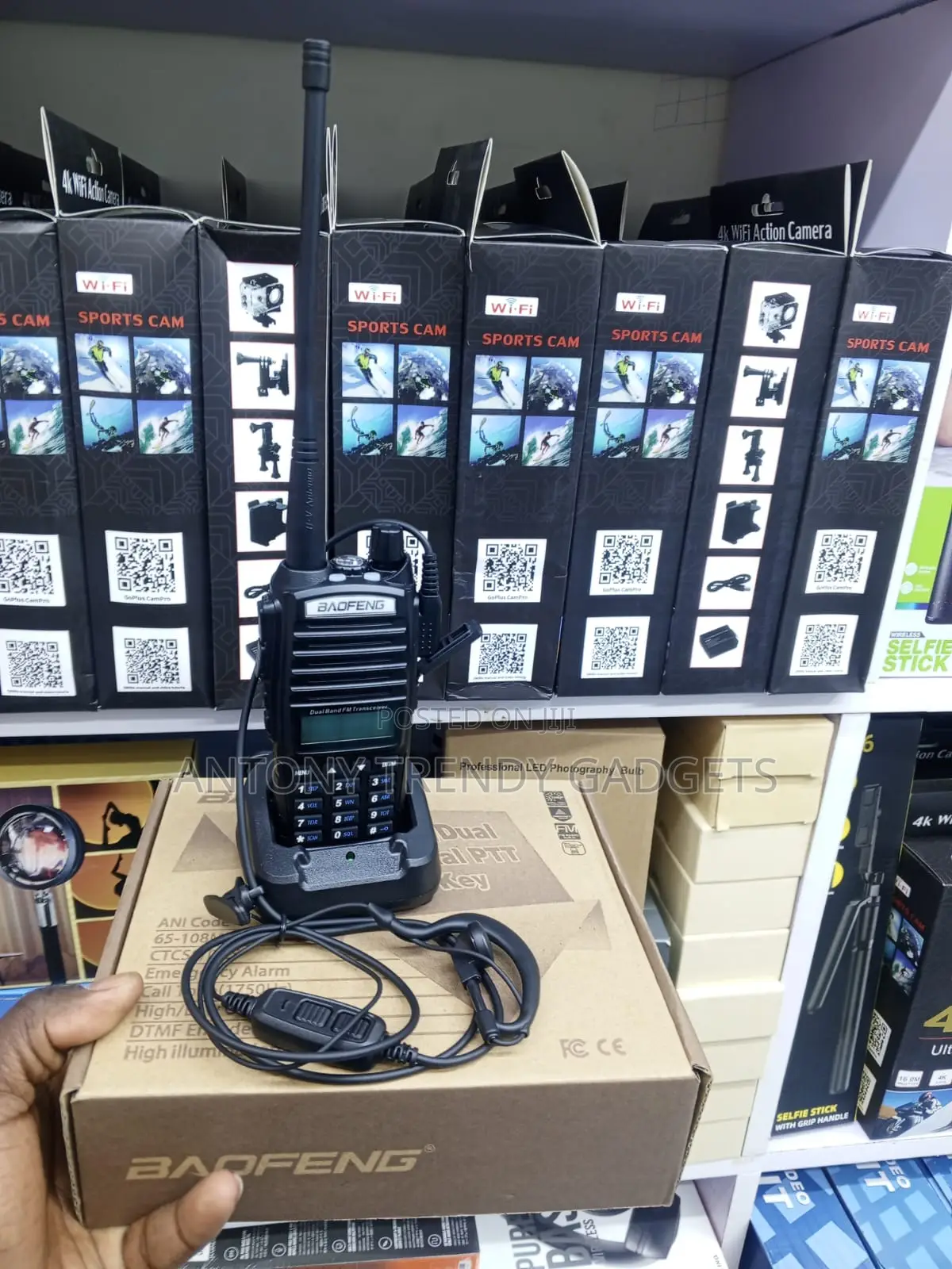 Baofeng Uv-82 Walkie Talkie With Earpiece and Battery