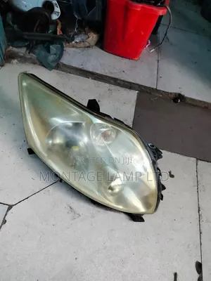 Headlight Auris 2010 Non Zenon