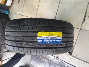 285/40zr21 Accelera