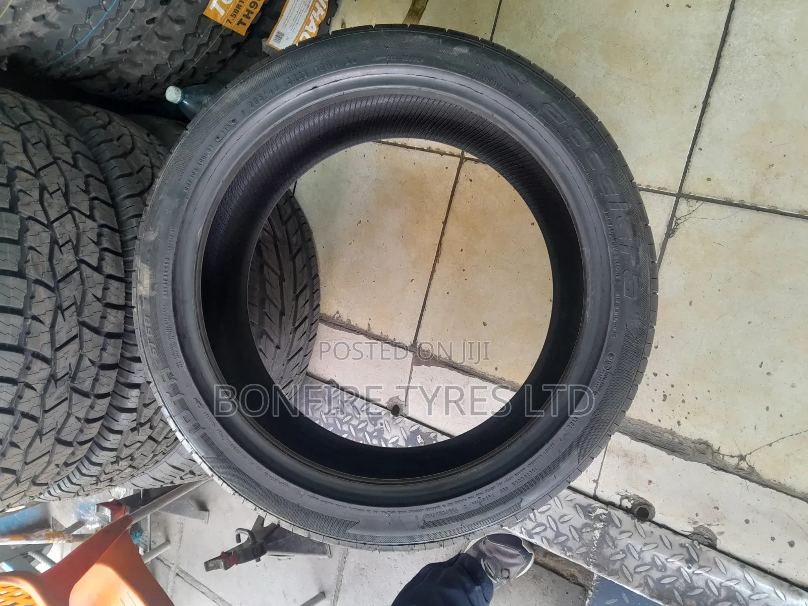 285/40zr21 Accelera