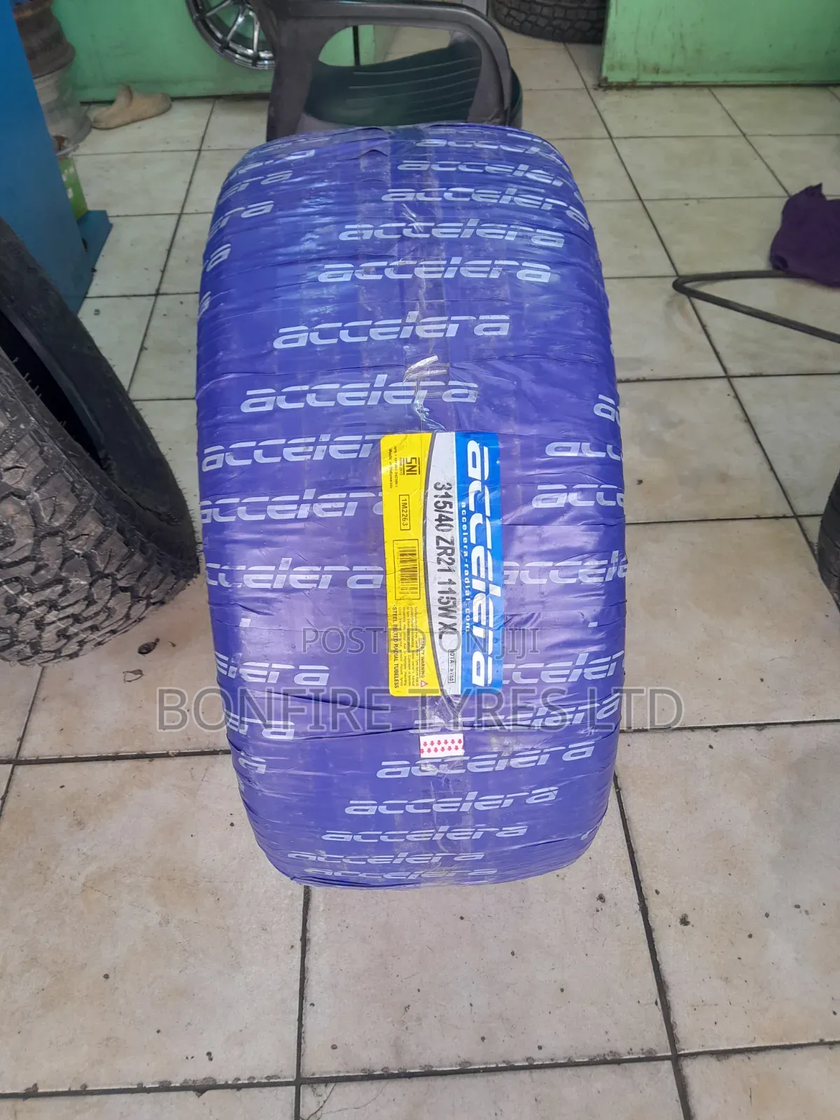 315/40zr21 Accelera