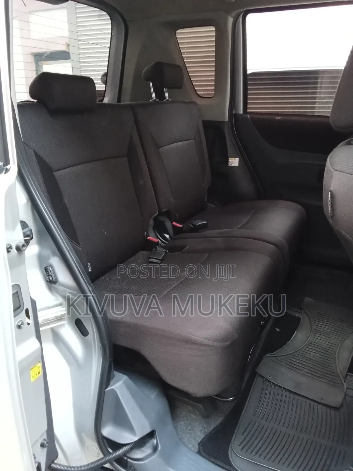 Mitsubishi SpaceWagon 2012 Silver
