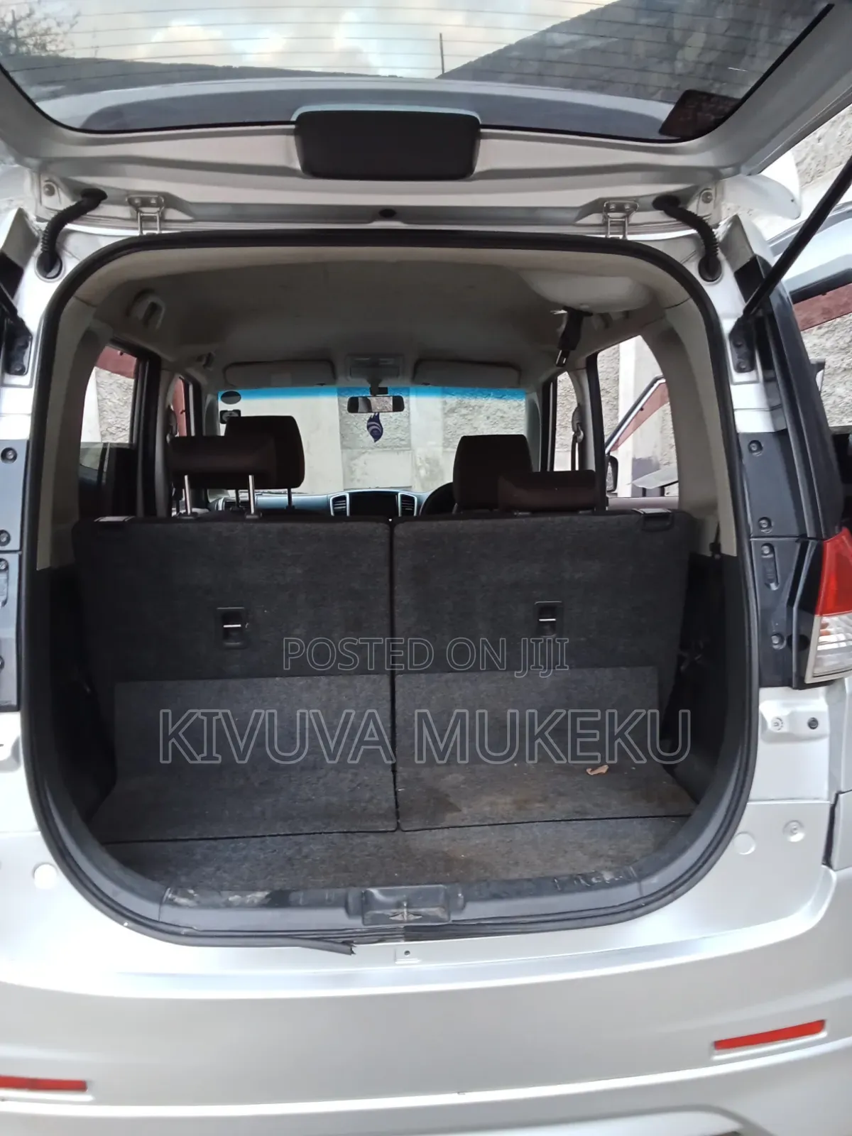 Mitsubishi SpaceWagon 2012 Silver