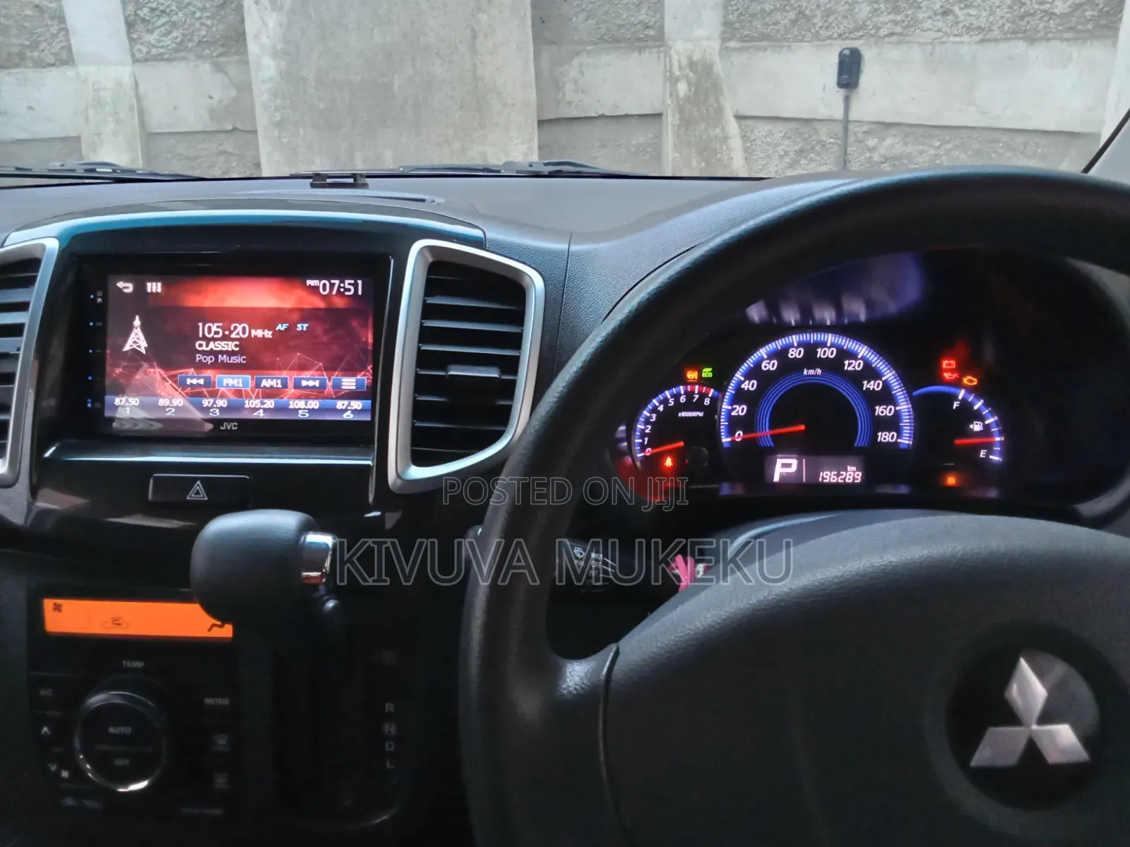 Mitsubishi SpaceWagon 2012 Silver