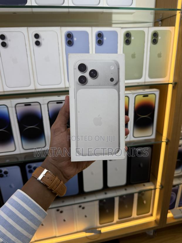 New Apple iPhone 17 Pro Max 256 GB Silver - thumbnail 2