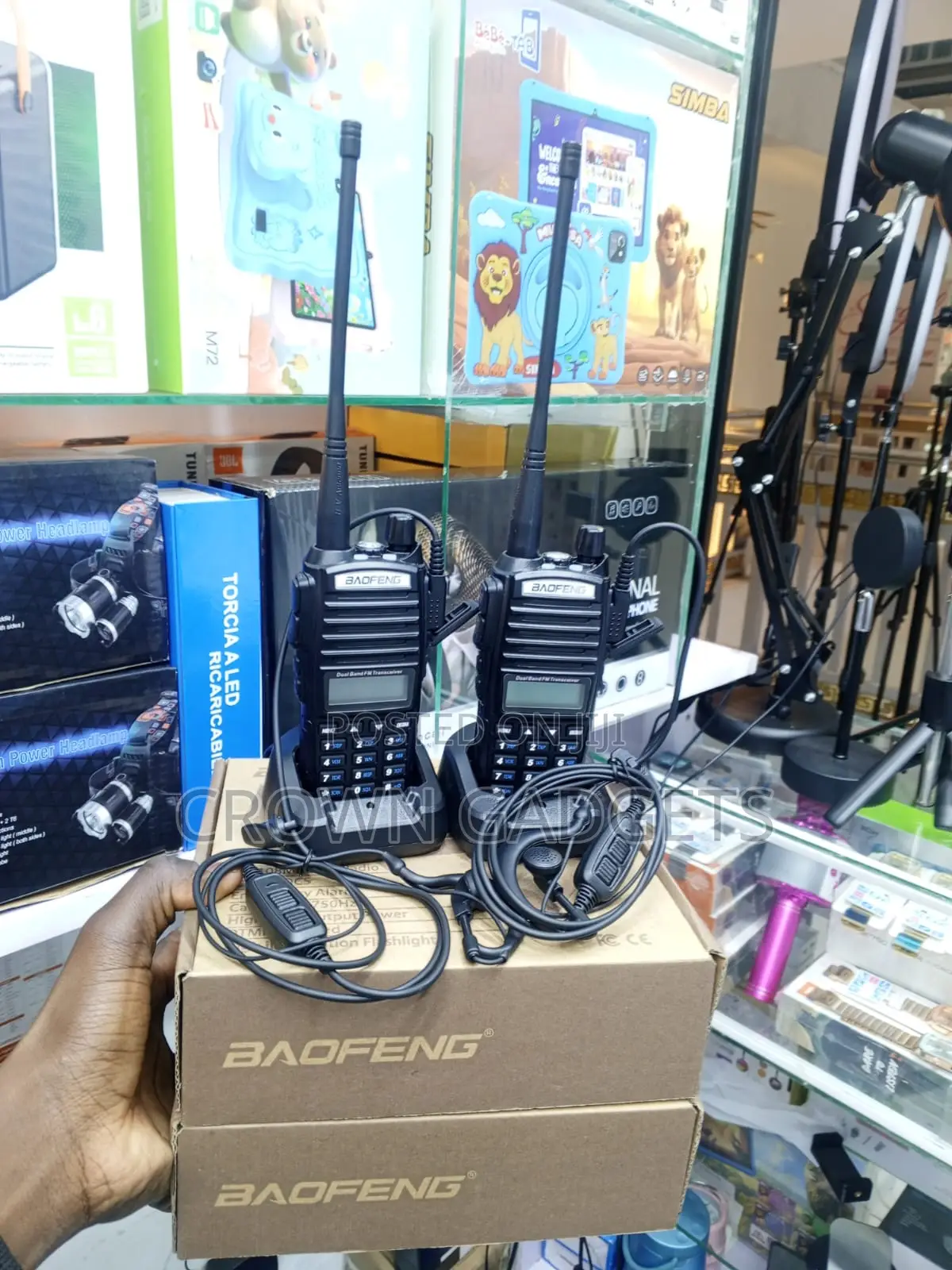 Baofeng Uv-82 Two Way Walkie Talkie Vhf Uhf 8w Radio