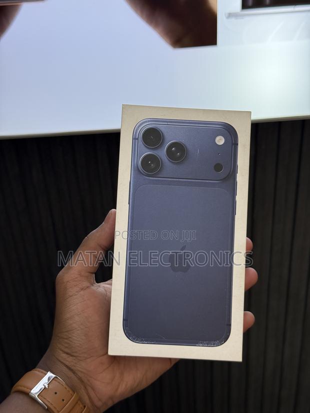 New Apple iPhone 17 Pro Max 256 GB Blue