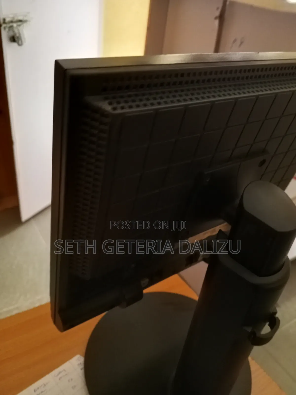 Am Selling My Monitor