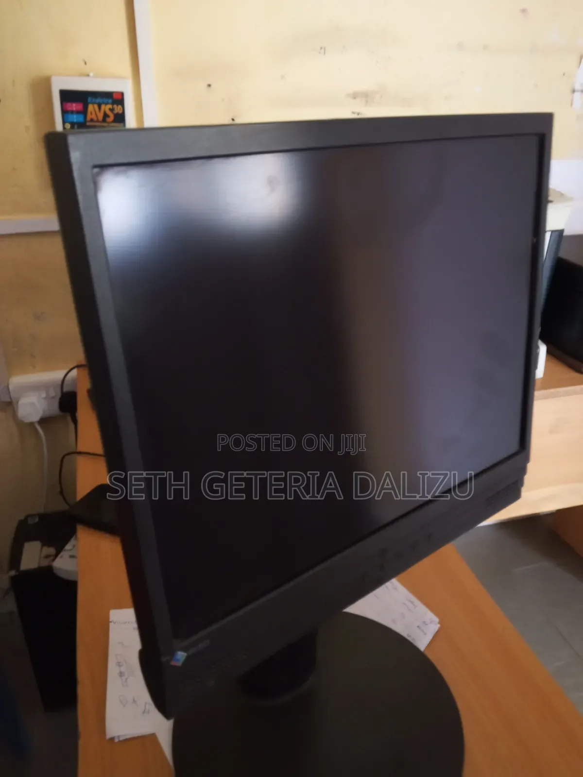 Am Selling My Monitor