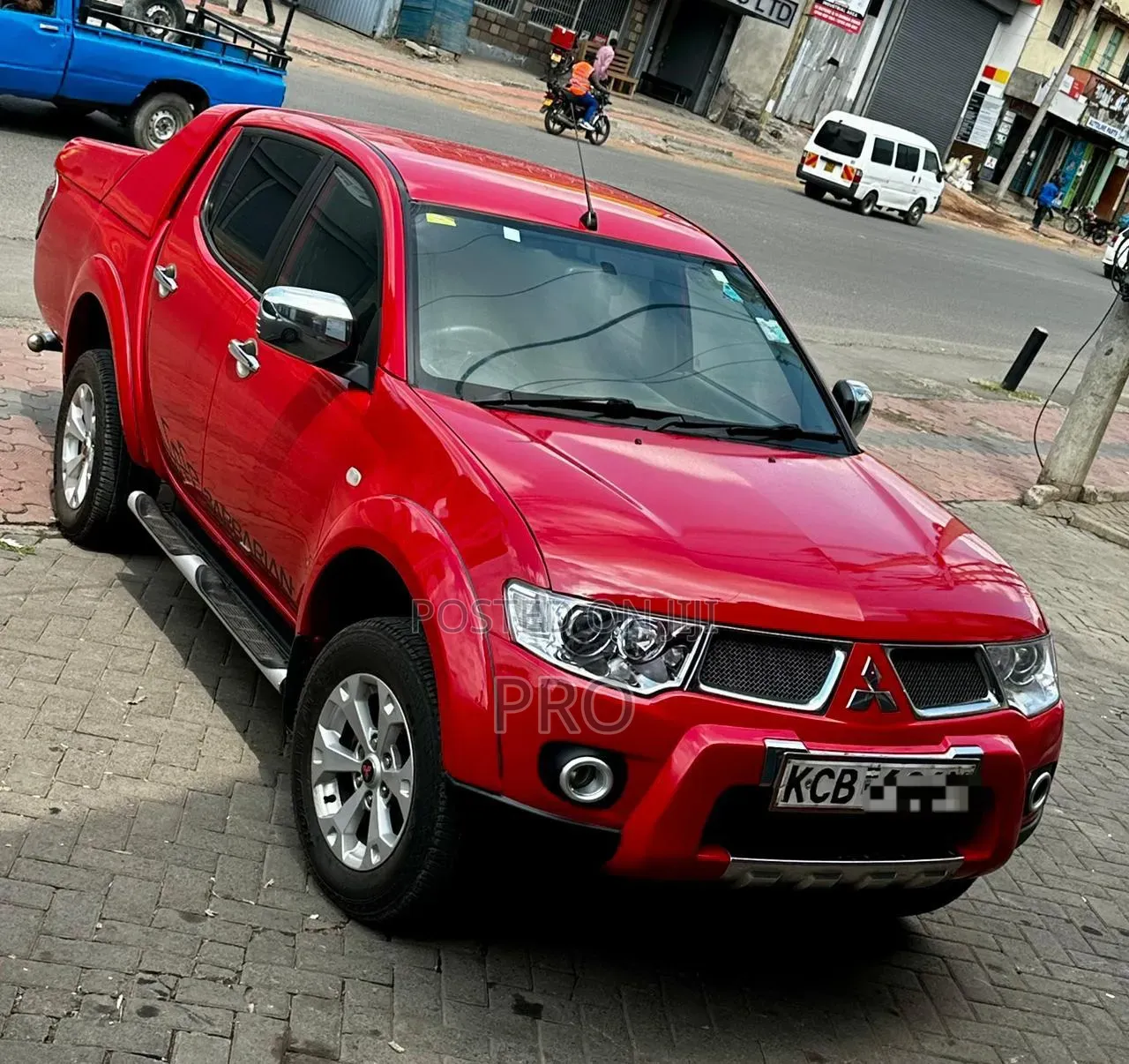 Mitsubishi L200 2011 Red