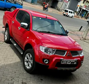 Mitsubishi L200 2011 Red