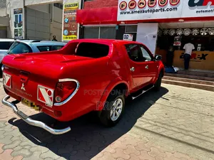 Mitsubishi L200 2011 Red