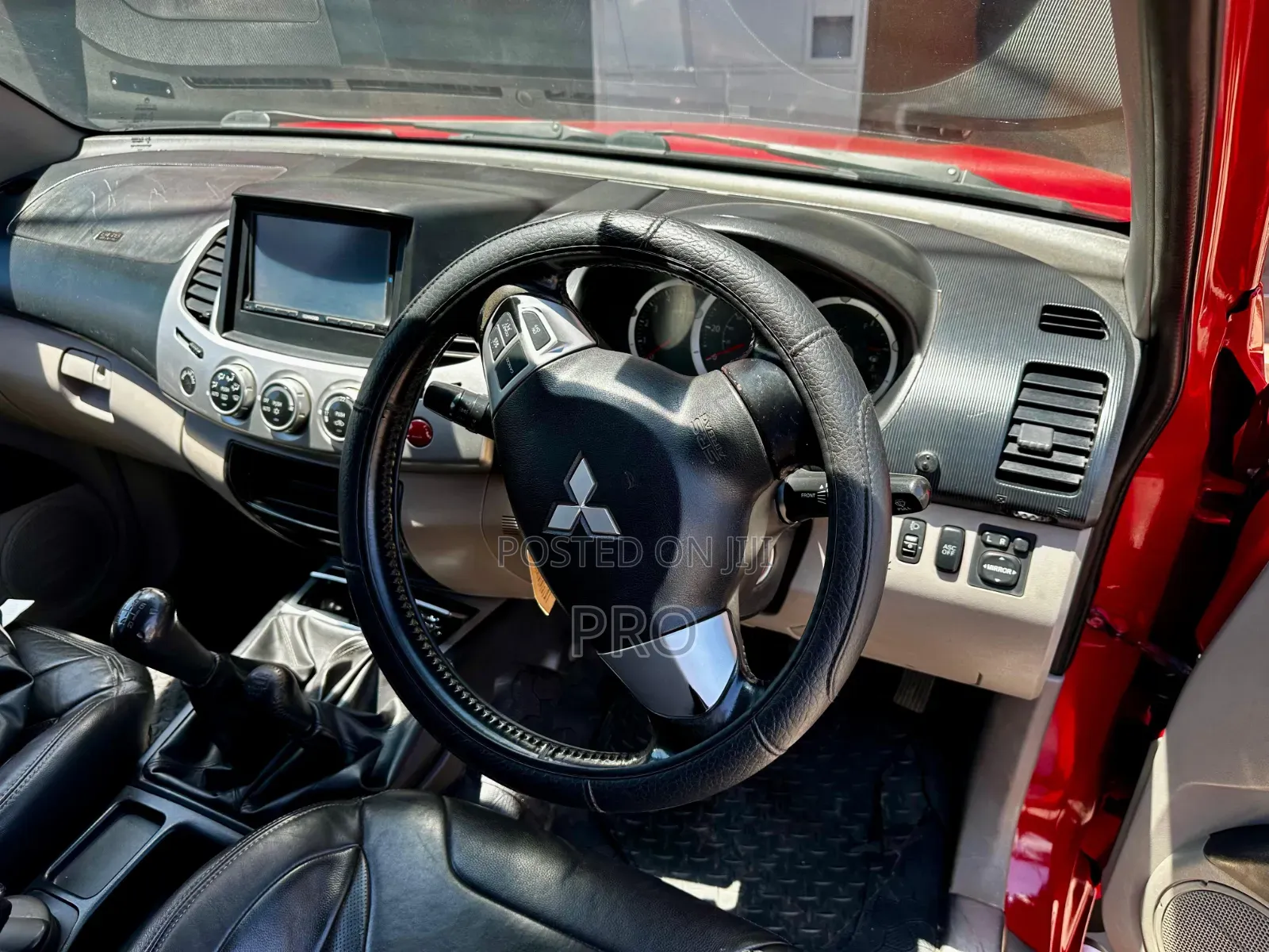 Mitsubishi L200 2011 Red